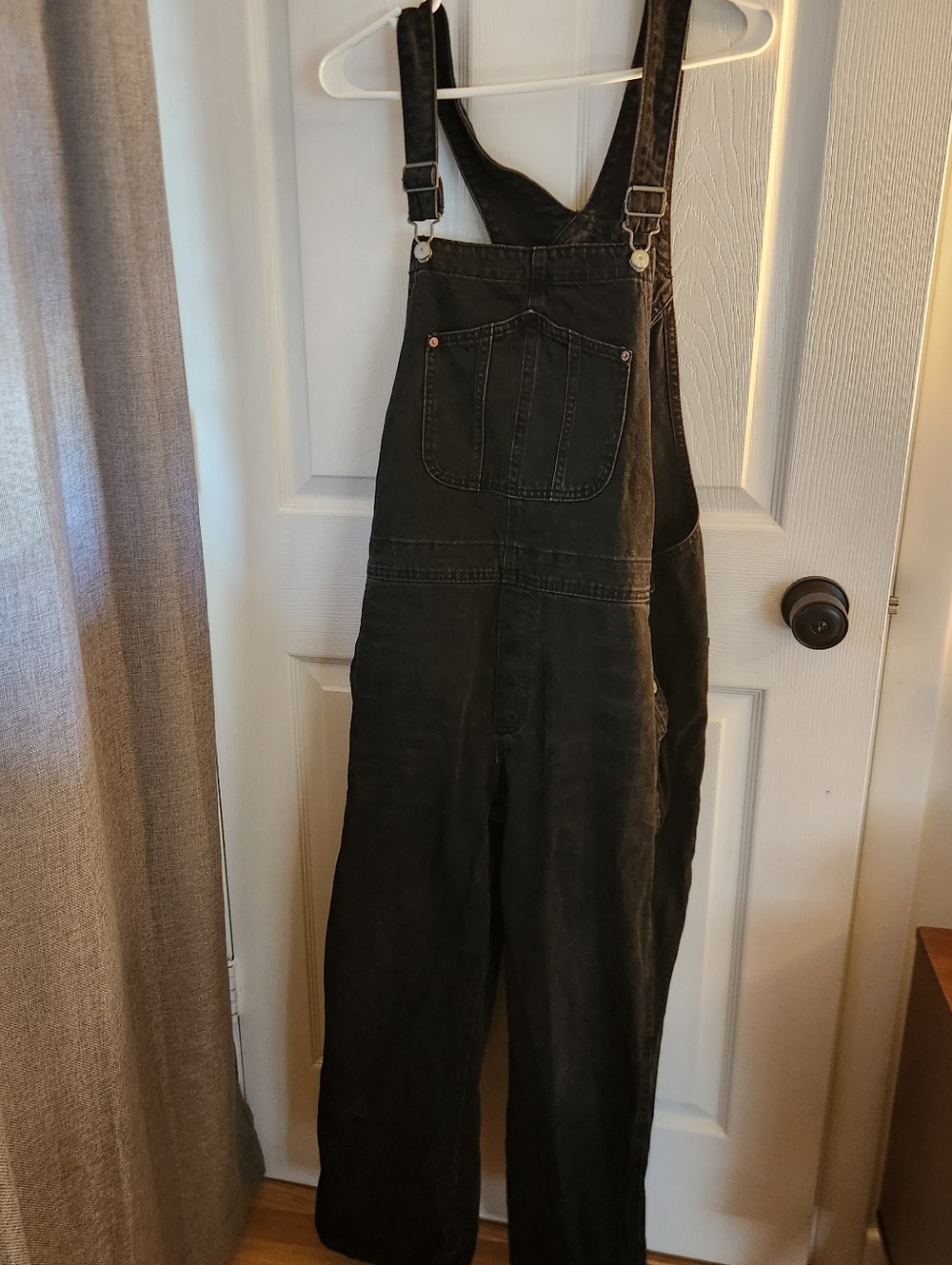 Old Navy Black Slouchy Jean Overalls - Classic Bib Style